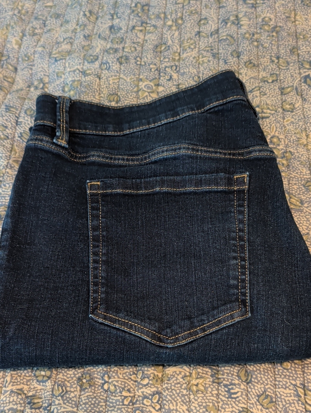 Liz Claiborne Dark Blue Capri Denim Jeans